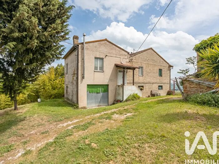 Casa con 10 locali in vendita in Frazione Contrada Saletta, Recanati