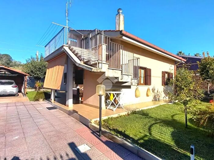 Casa trilocale in vendita in Via Circonvallazione Mare Orientale, Ardea