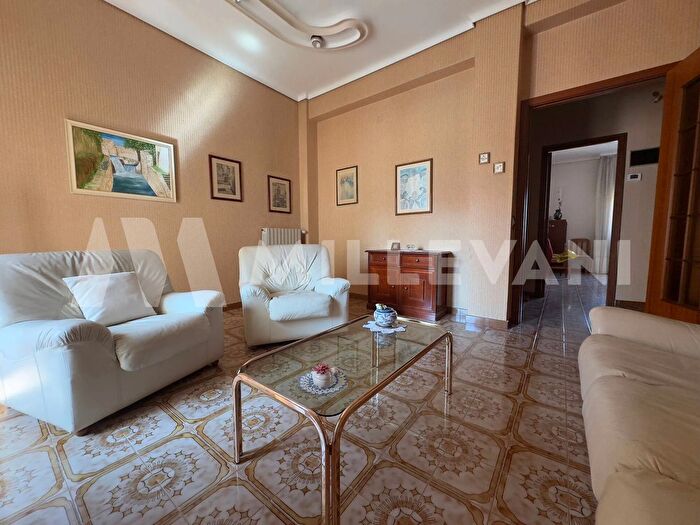 Appartamento con 5 locali in vendita in Via E Criscione De Lupis, Ragusa