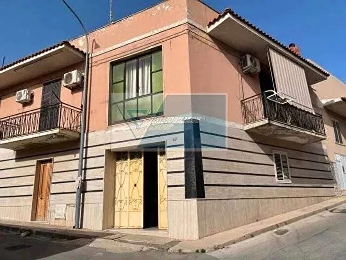 Casa con 8 locali in vendita in Noto