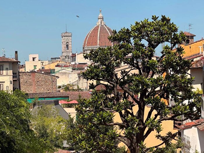 Appartamento con 5 locali in affitto in Borgo La Croce, Sant'Ambrogio, Firenze
