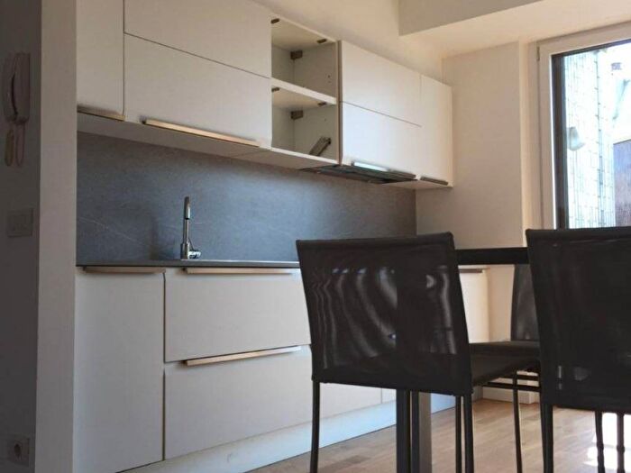 Appartamento trilocale in affitto in Via Bartolomeo Eustachi, Morgagni, Milano