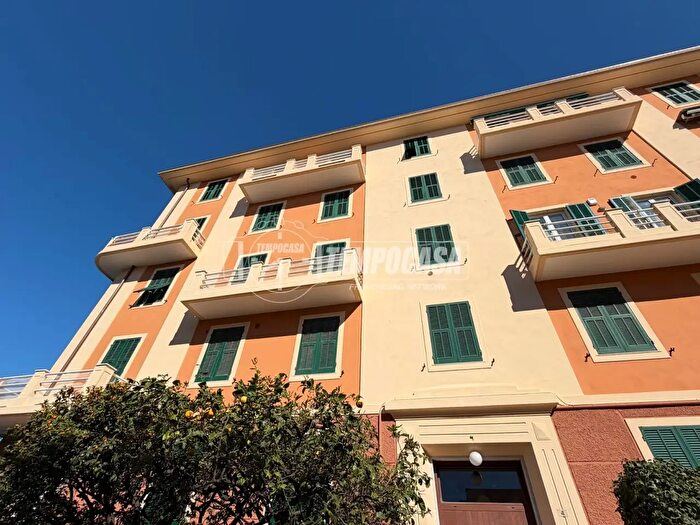Appartamento trilocale in affitto in Vialetto Milano, Sestri Levante