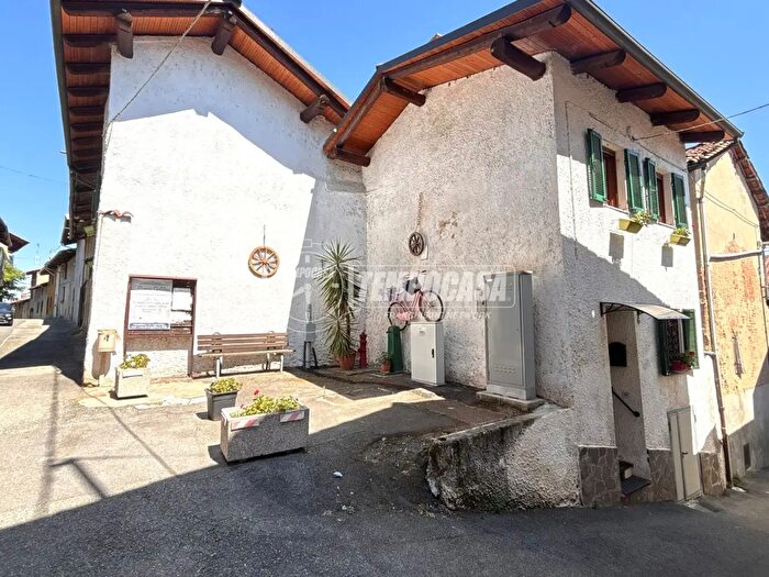 Casa con 5 locali in vendita in Via San Martino, Cossano Canavese