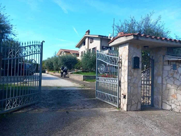 Casa con 11 locali in vendita in Via Campolimpido, Tivoli