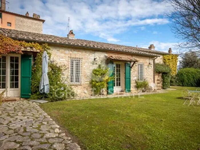 Casa con 6 locali in vendita in Perugia