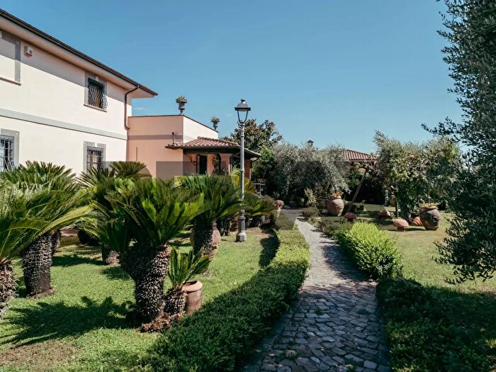 Casa con 6 locali in vendita in Via dei Fienili, Velletri
