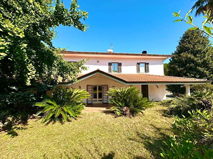 Casa con 8 locali in vendita in Via Madonna degli Angeli, Velletri