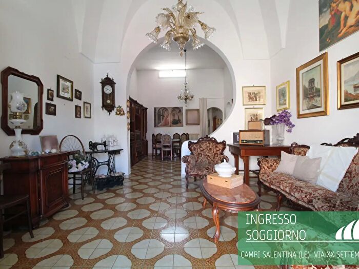 Casa trilocale in vendita in Via XX Settembre, Campi Salentina