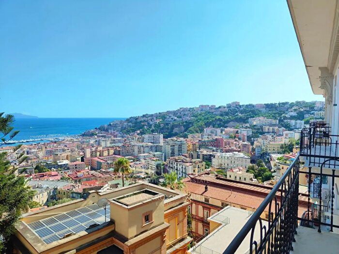 Appartamento con 6 locali in affitto in Via Torquato Tasso, Napoli