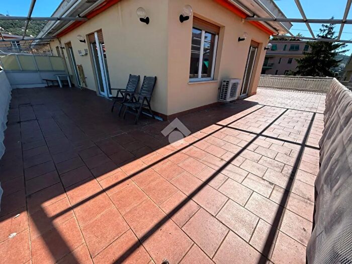 Appartamento quadrilocale in vendita in Via Privata Castruccio, Rapallo