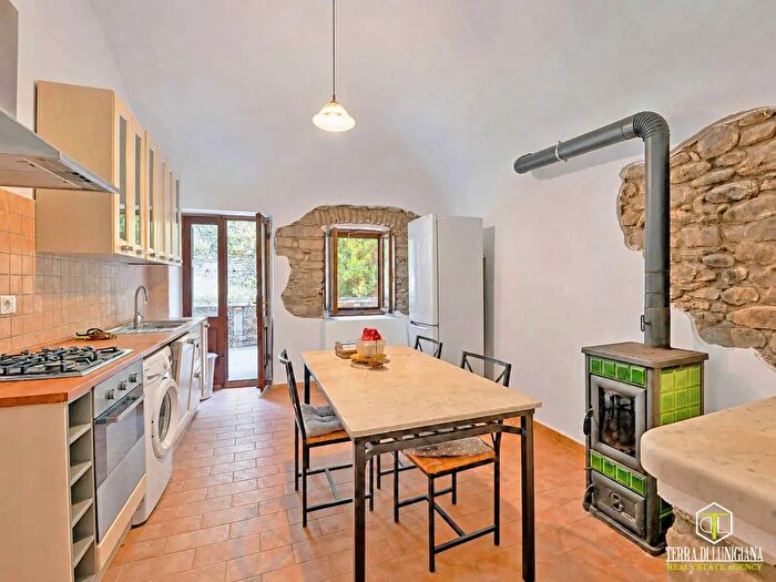 Appartamento con 7 locali in vendita in Santissima Annunziata, Pontremoli
