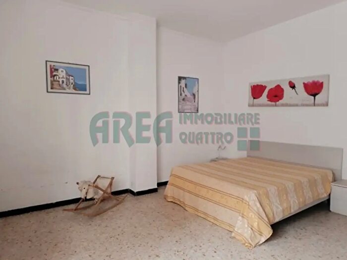 Appartamento con 5 locali in vendita in Via Scarincio, Imperia