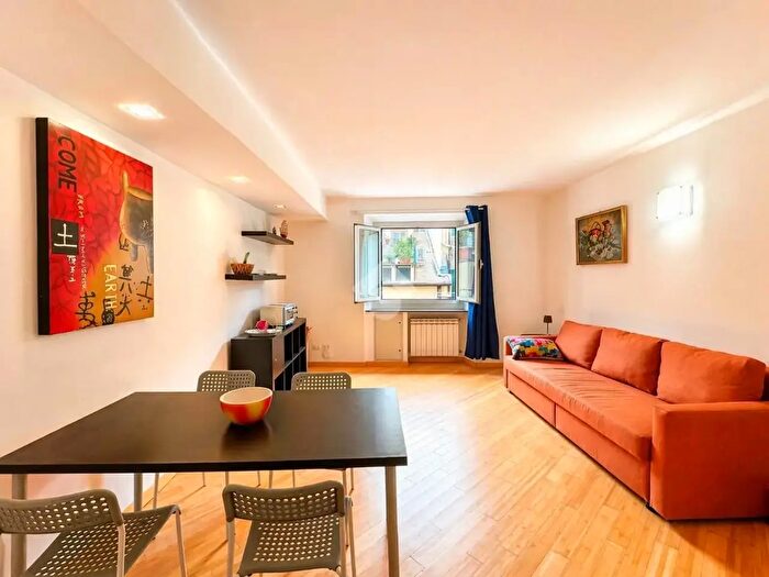 Appartamento trilocale in vendita in Vico degli Indoratori, Genova