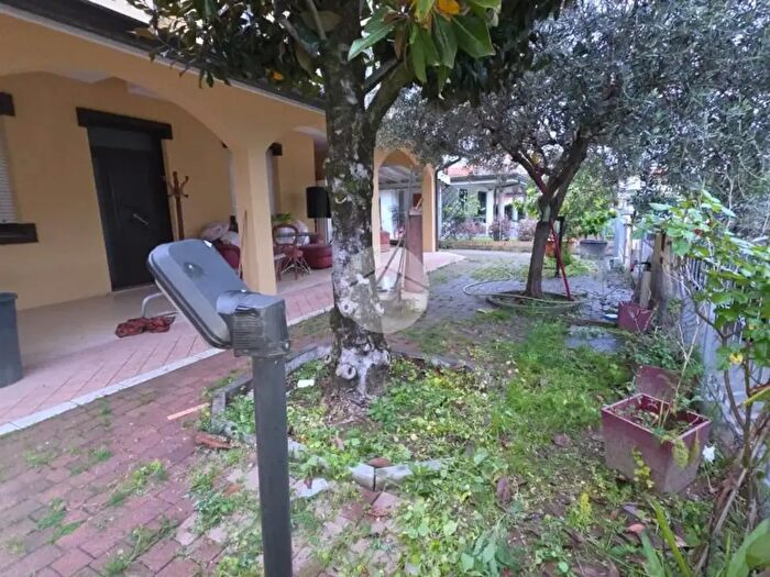 Casa con 6 locali in vendita in BellariaIgea Marina