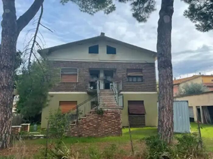 Casa con 6 locali in vendita in Via Trasimeno II, Castiglione Del Lago