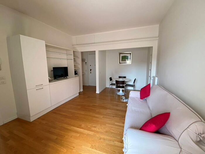 Appartamento bilocale in affitto in Via Monte Leone, Monte Rosa Lotto, Milano