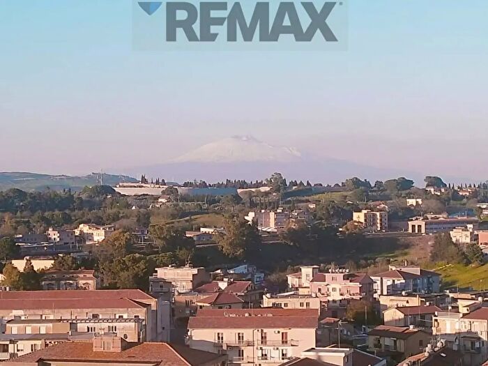 Appartamento con 7 locali in vendita in Piazza Bellini, Caltagirone