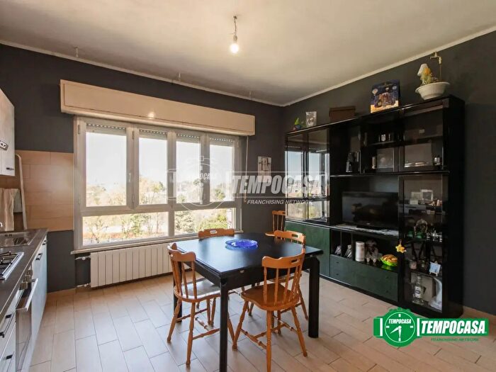 Appartamento trilocale in vendita in Via Giuliani E Dalmati, Busto Arsizio