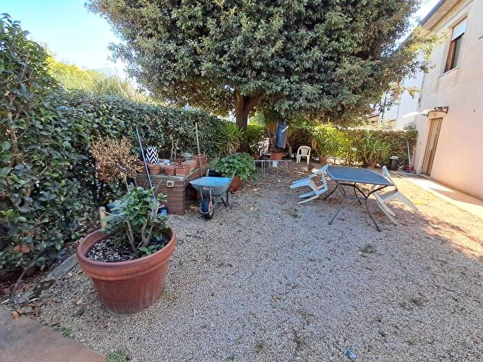 Casa con 11 locali in vendita in Crespina Lorenzana