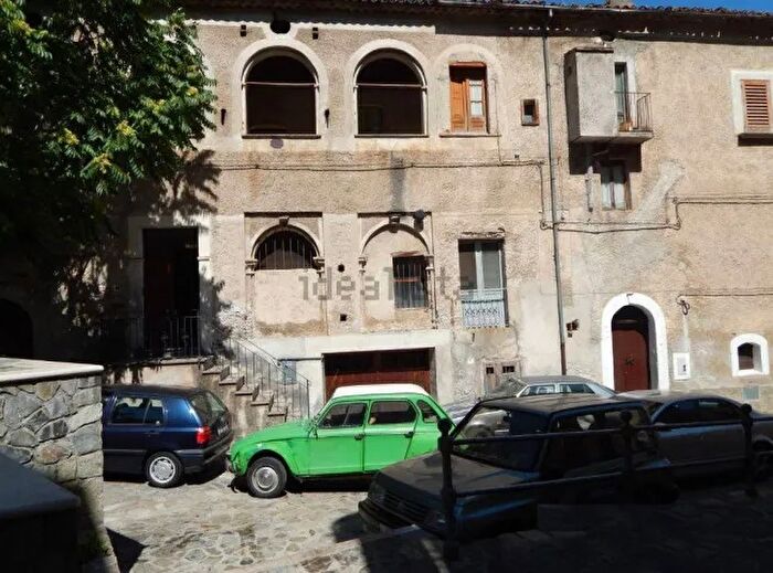 Casa con 12 locali in vendita in Civita Largo I Castriota, Calopezzati