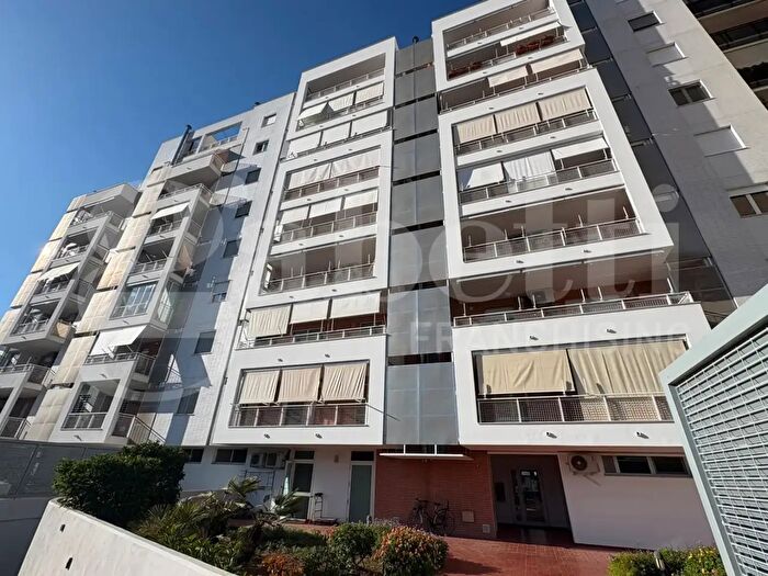 Appartamento trilocale in vendita in Via Caldarola, Bari