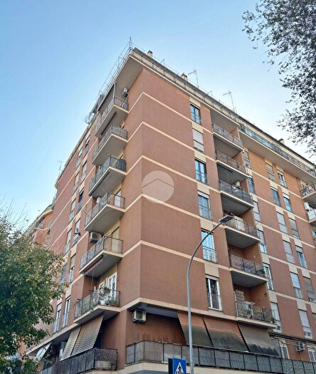 Appartamento trilocale in vendita in Via Cherso, Roma