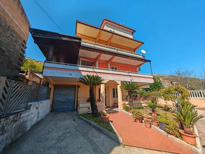 Appartamento in affitto in Via Sopramonte, Castel Morrone