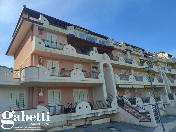 Appartamento trilocale in vendita in Via Nazionale Zappardino Snc, Piraino