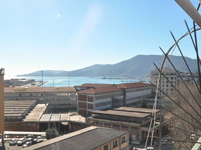 Casa trilocale in affitto in Viale Italia, Ospedale, La Spezia