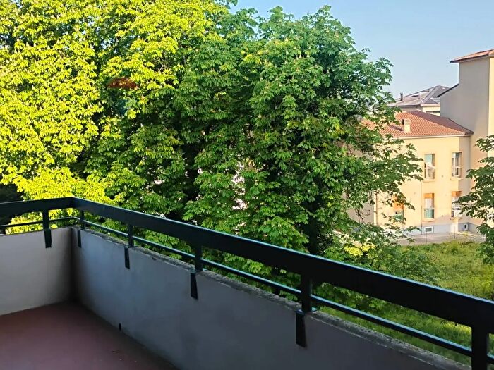 Appartamento con 6 locali in vendita in Via Piave, Foligno