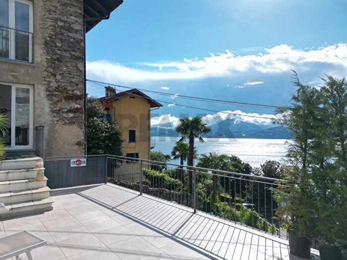 Casa con 8 locali in vendita in Via al Donego, Oggebbio