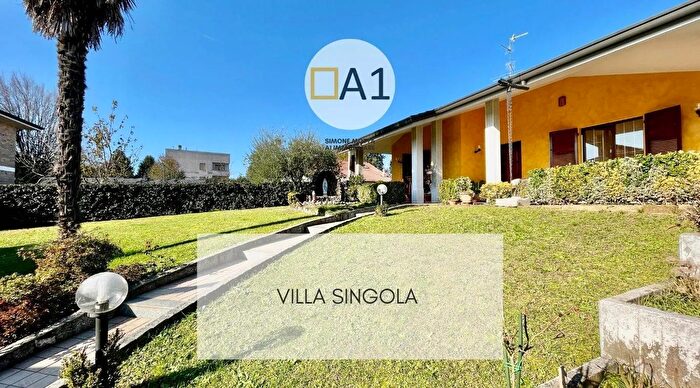 Casa quadrilocale in vendita in Silvio Pellico Lazzate, Lazzate