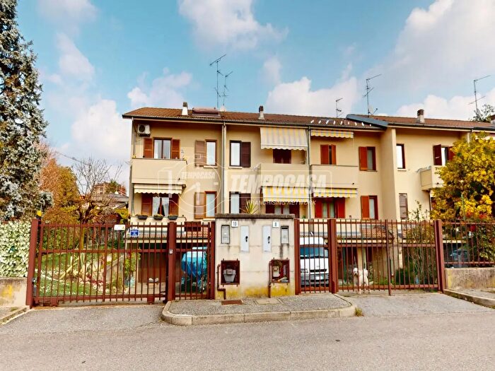 Casa quadrilocale in vendita in Via Walter Tobagi, Besana In Brianza