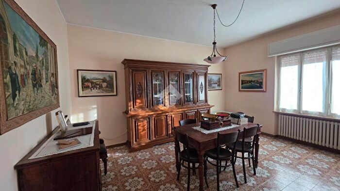 Appartamento trilocale in vendita in Via Giuseppe Mazzini, Valeggio Sul Mincio