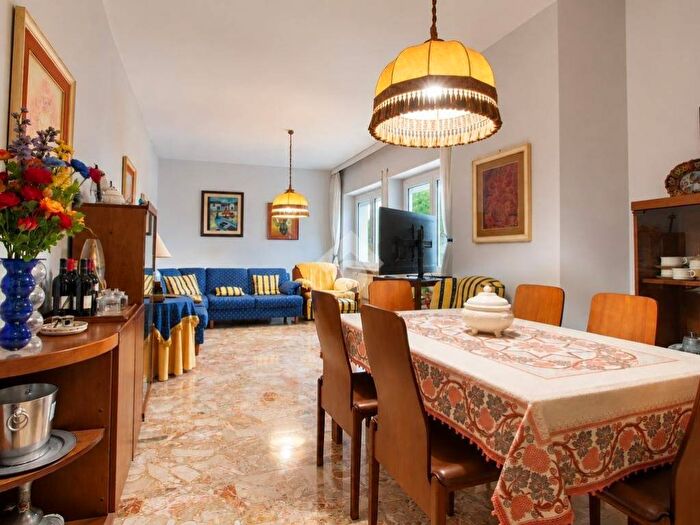Appartamento quadrilocale in vendita in Via S Francesco D'Assisi, Centro, Loreto