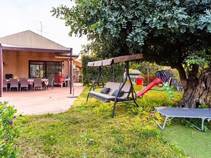 Casa con 5 locali in vendita in Via Alexander Fleming, SantAgata Li Battiati