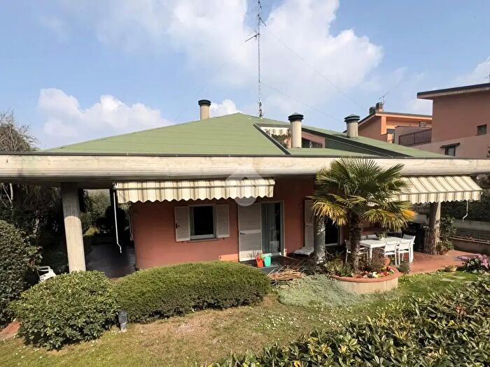 Casa con 5 locali in vendita in Via Monviso, Monza