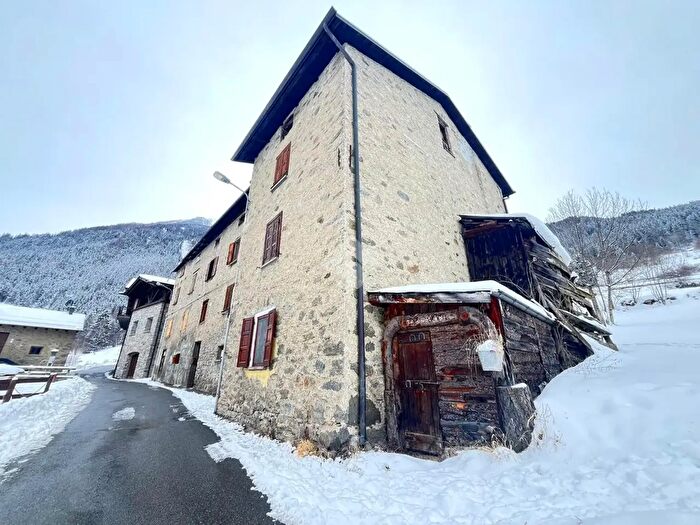Appartamento trilocale in vendita in Via Pozzaglio, Valdisotto