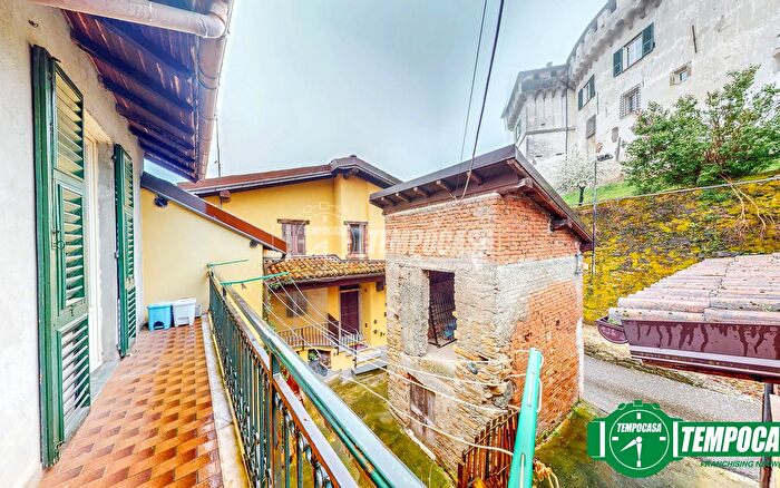 Casa con 5 locali in vendita in Via Borgo Alto, Mornese