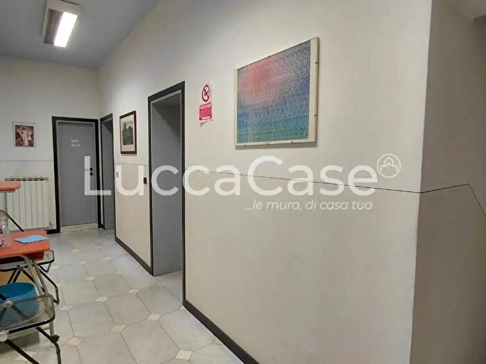 Appartamento con 5 locali in vendita in Lucca