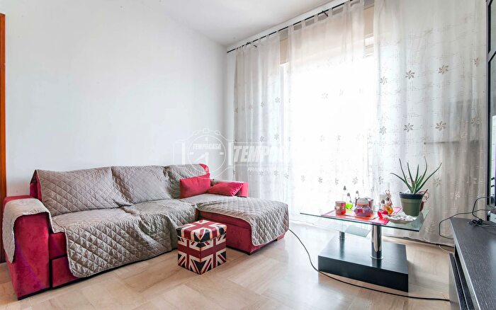 Appartamento trilocale in vendita in Via Zara, Limbiate