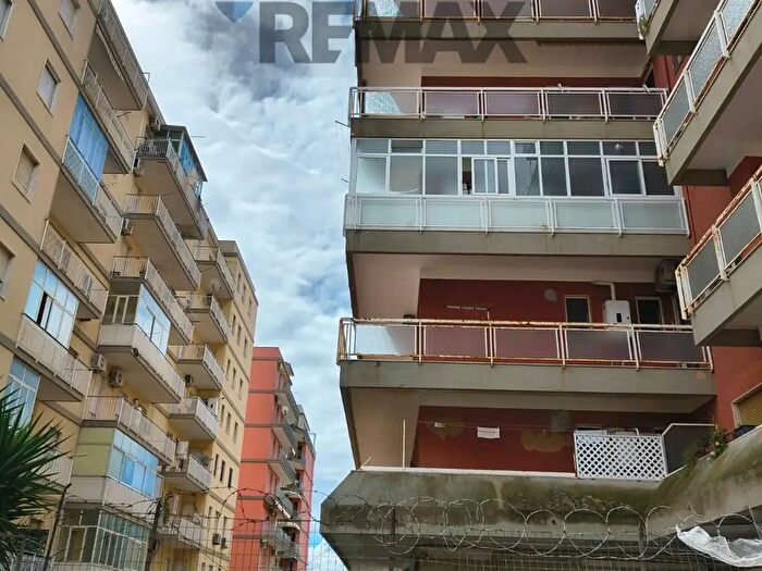 Appartamento con 6 locali in vendita in Viale Teracati B, Siracusa