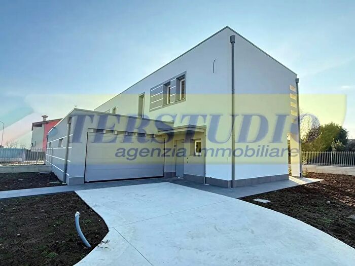 Casa quadrilocale in vendita in Via Gabriele dAnnunzio Snc, Mapello