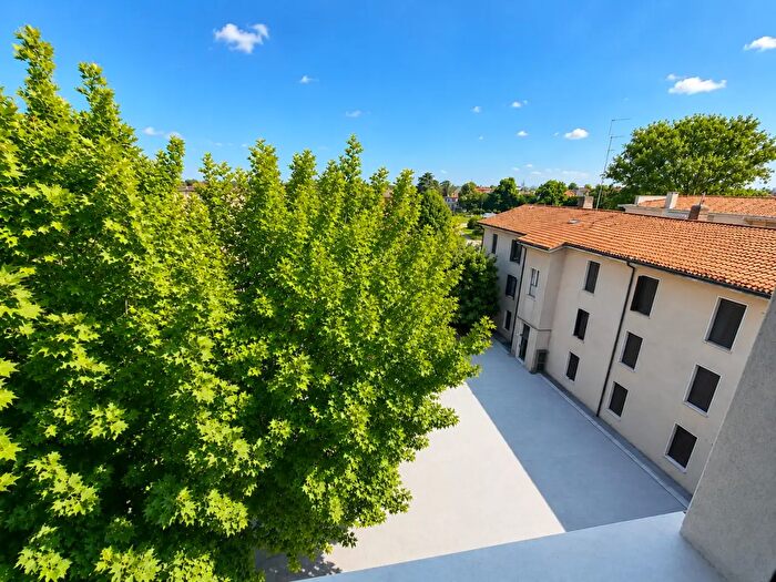 Appartamento con 5 locali in vendita in Via Giovanni Pascoli, Rovigo