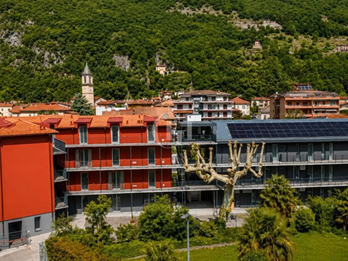 Appartamento trilocale in vendita in Via Prati, Porlezza