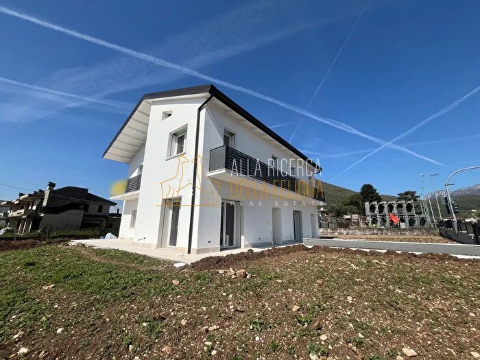Casa quadrilocale in vendita in Via Monte Pasubio, Piovene Rocchette