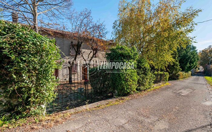 Appartamento con 6 locali in vendita in Baiso