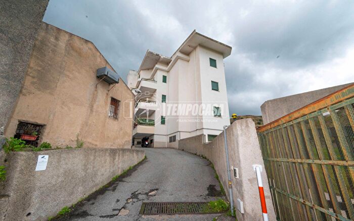 Appartamento trilocale in vendita in Via Guardia, Messina