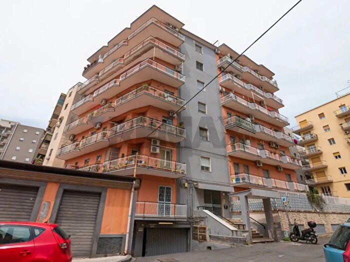 Appartamento con 5 locali in affitto in Via Mineo, Catania